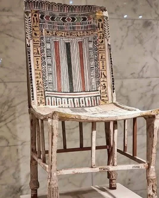 В 1886 году в Дейр эль-Медине — посёлке ремесленников, строивших гробницы в Долине царе...