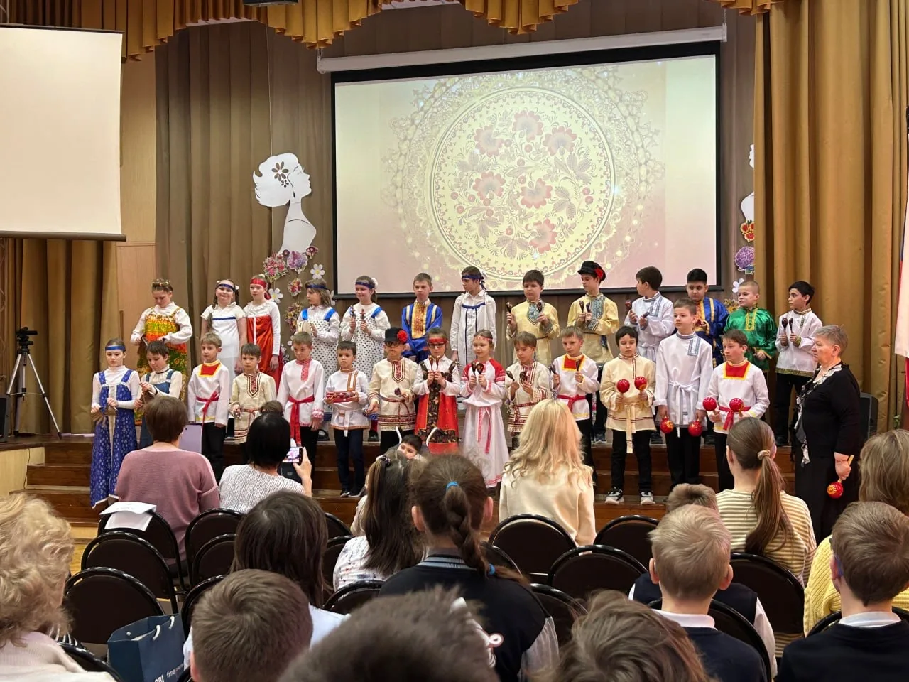 Дружба без границ!  ✨ В нашей школе прошел концерт «Дружба без границ», который стал частью Открытог