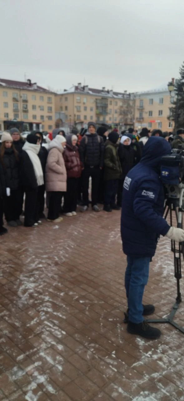 Учащиеся 9В класса нашего лицея сегодня приняли участие в городском памятном мероприятии, приуроченн