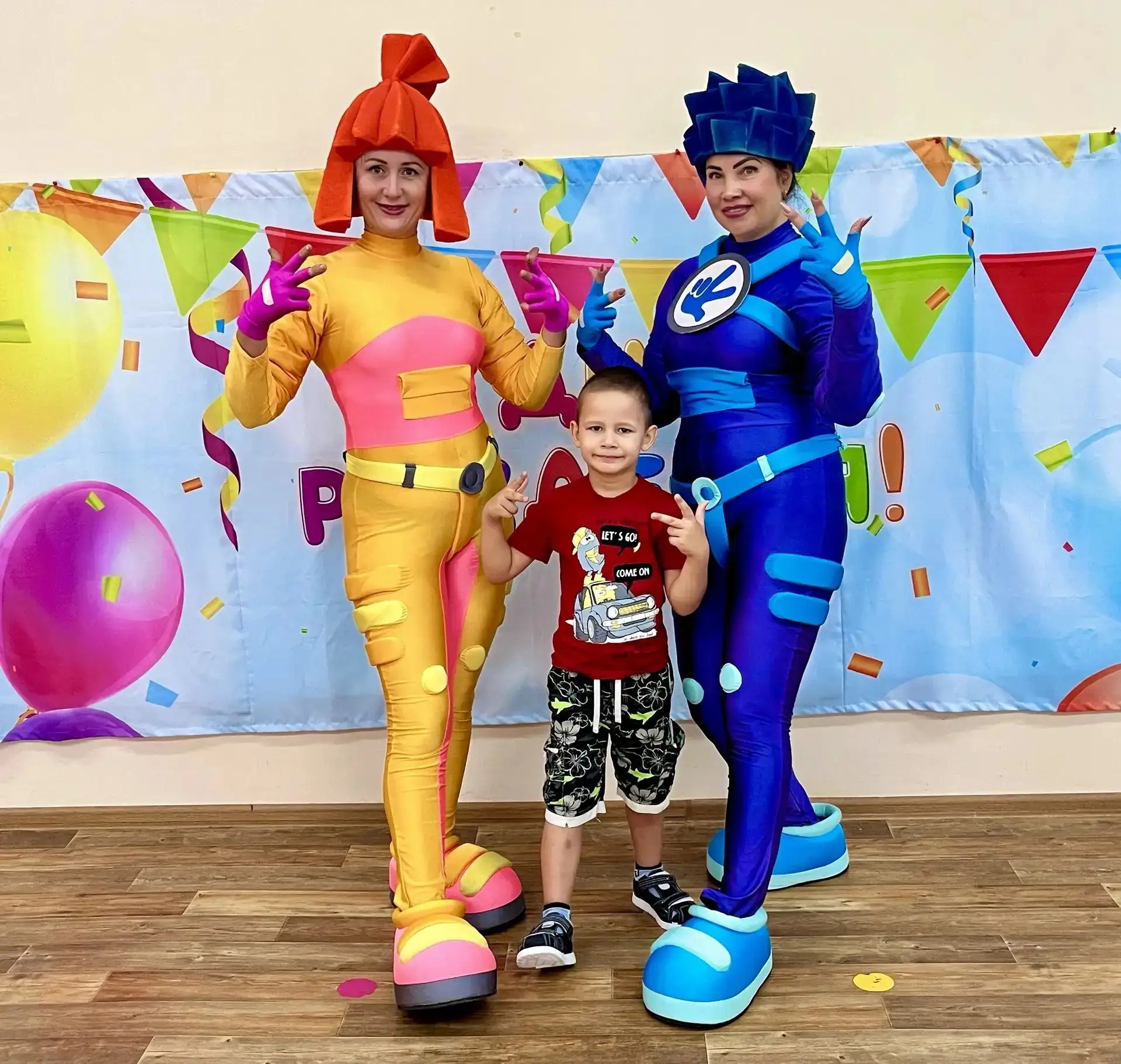Поздравляем с днём рождения Новосёлова Богдана!!