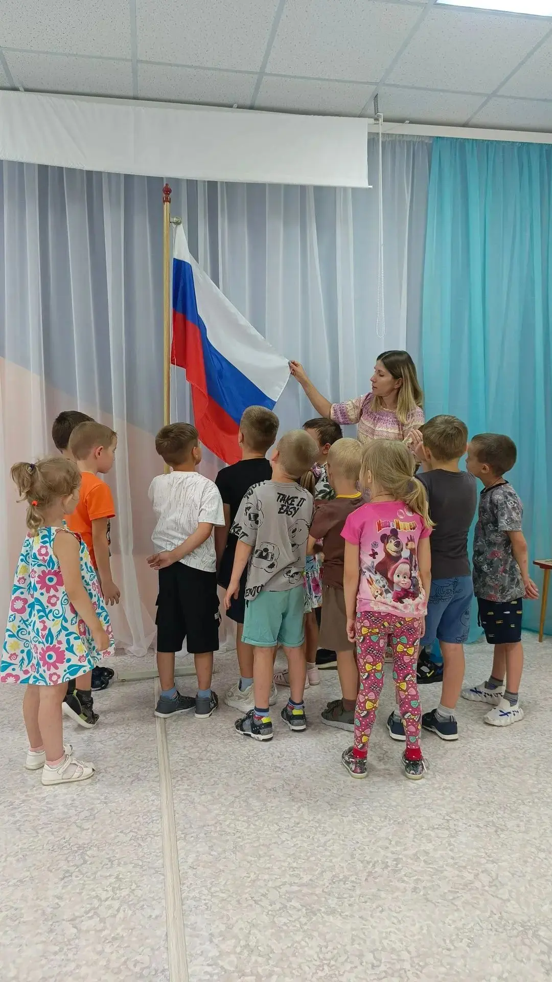 В преддверии Дня государственного флага России в нашем детском саду прошли тематические...