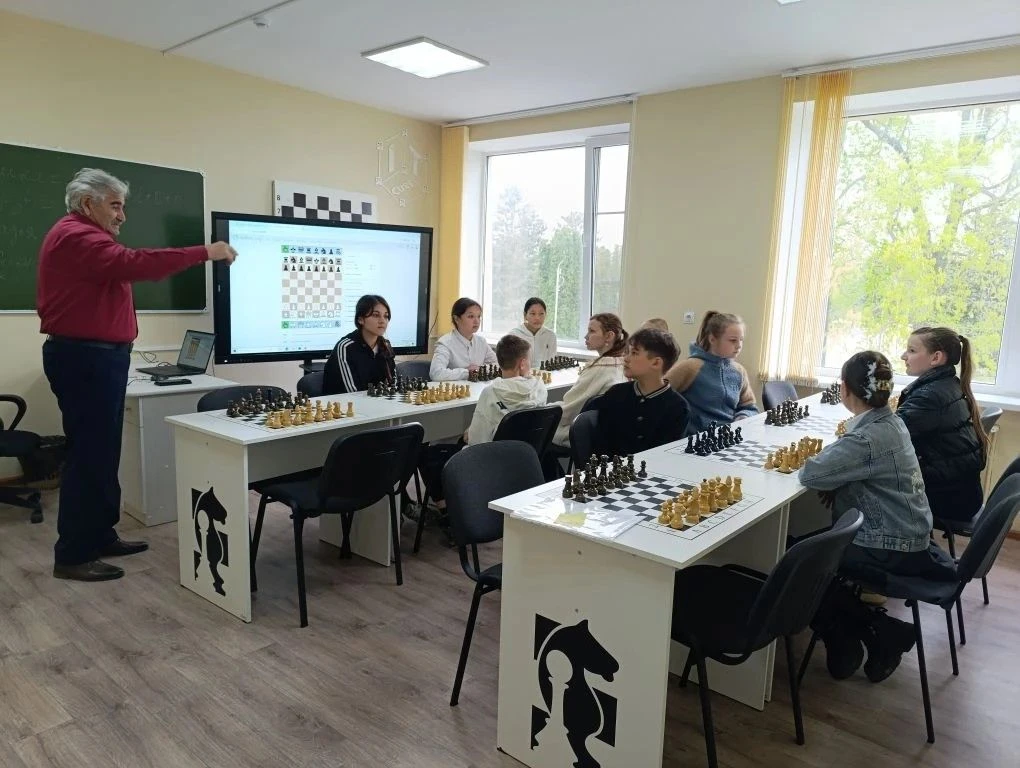 🎉 В пятницу наш Дом детского творчества распахнул двери для юных гостей из Чапаевской СОШ! 🤩 Ребят