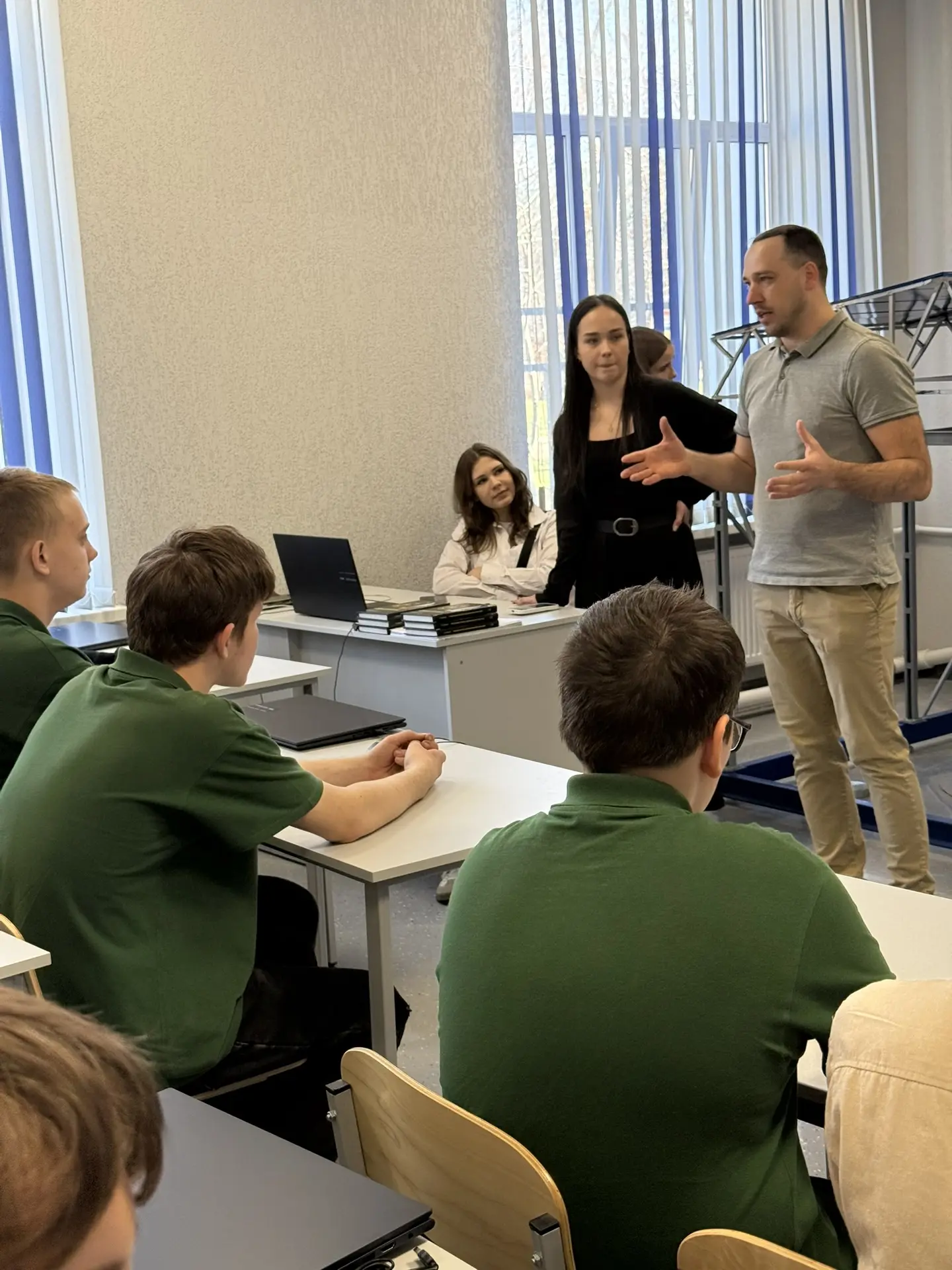 👩🏼‍🎓 Профориентационные экскурсии для школьников  в образовательных организациях среднего профессион