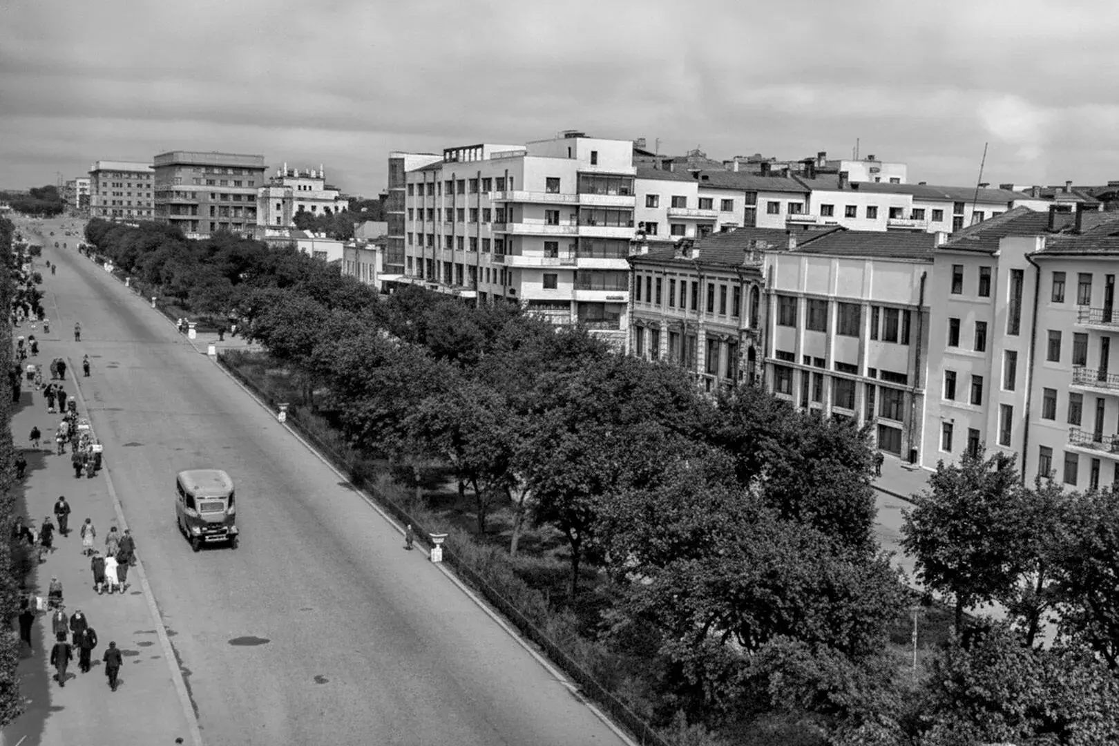 Панорама Красного проспекта. Фото 1947 год. Комментарий Николая Голубева : На месте Гас...