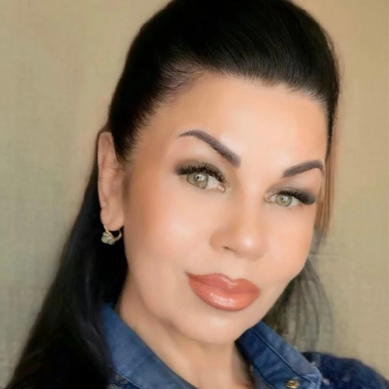 👧 Альбина, 50