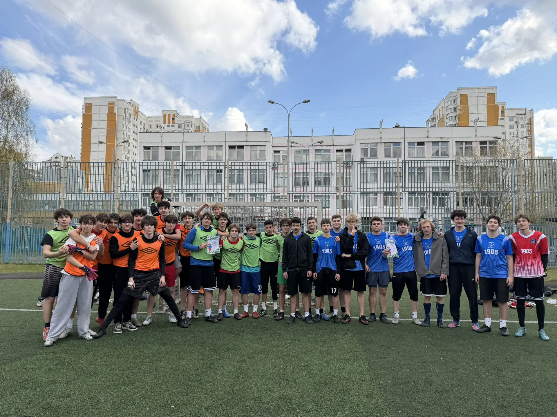 Быстрее, выше, сильнее: наш День спорта! 🏆  В пятницу школа и дошкольное отделение превратились в од