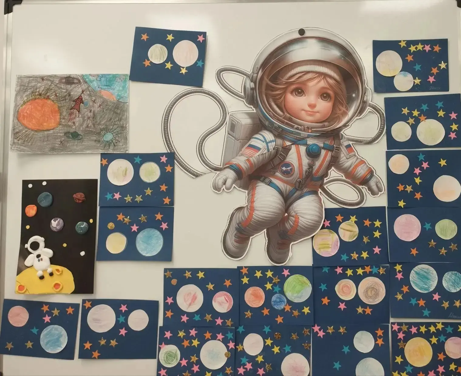 🚀 ПОЕХАЛИ! КОСМИЧЕСКАЯ НЕДЕЛЯ В ДОШКОЛЬНОМ ОТДЕЛЕНИИ №3 👨‍🚀✨  Всю прошлую неделю наши коридоры напом