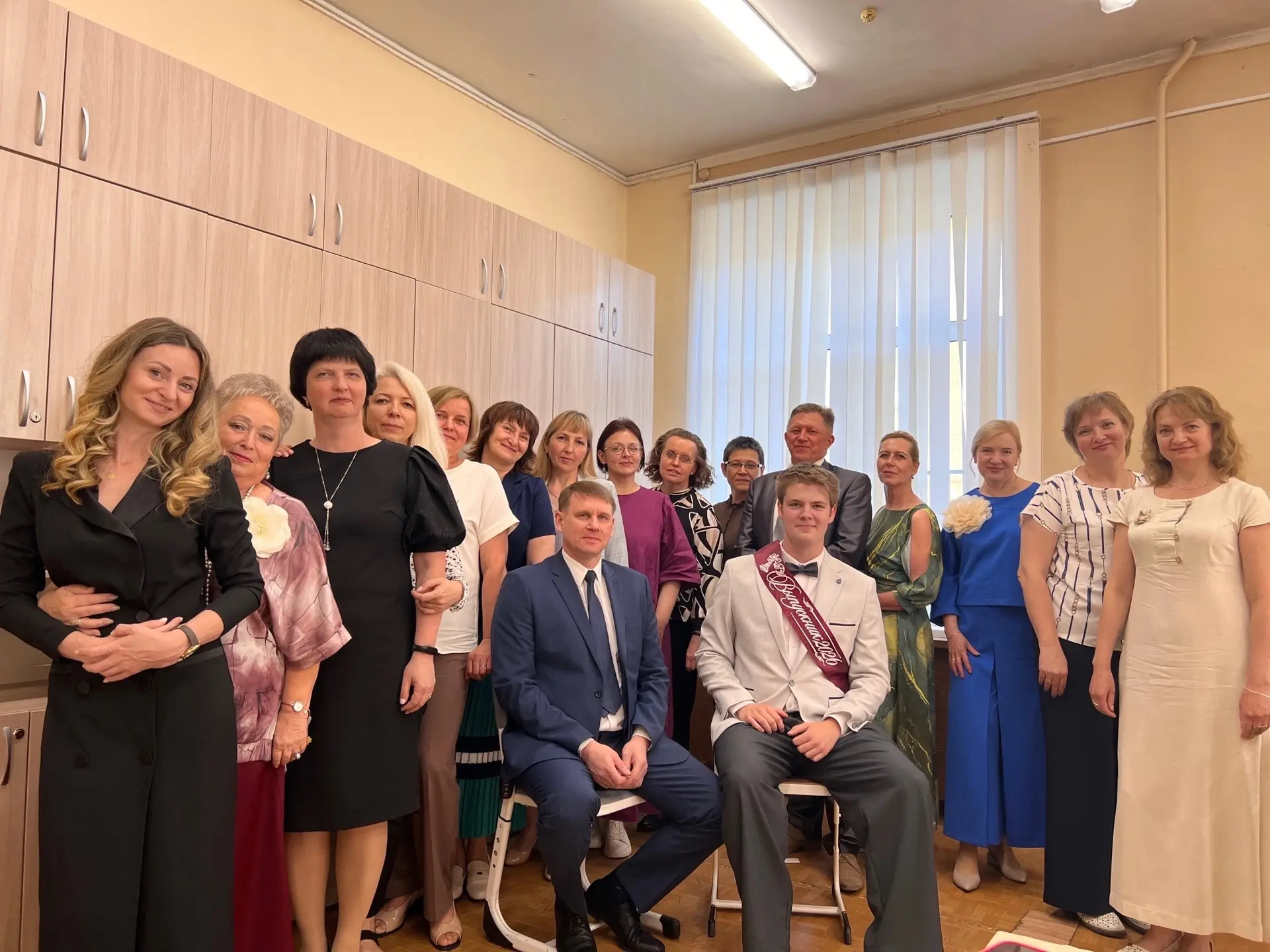 «Выпуск 2026! Педагоги провожают вас с улыбкой, потому что верят в ваши силы. Мы отпускаем вас не в 