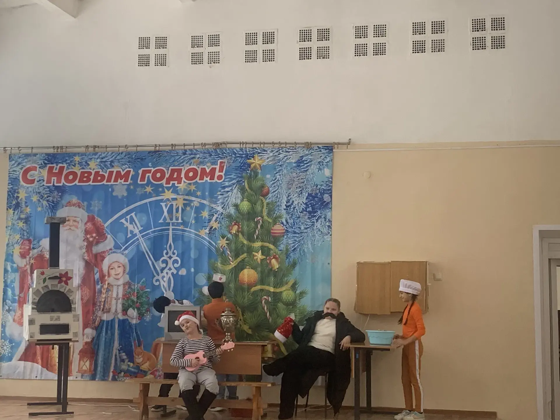 Сегодня в школе прошёл долгожданный Новогодний утренник для учащихся начального звена. ...