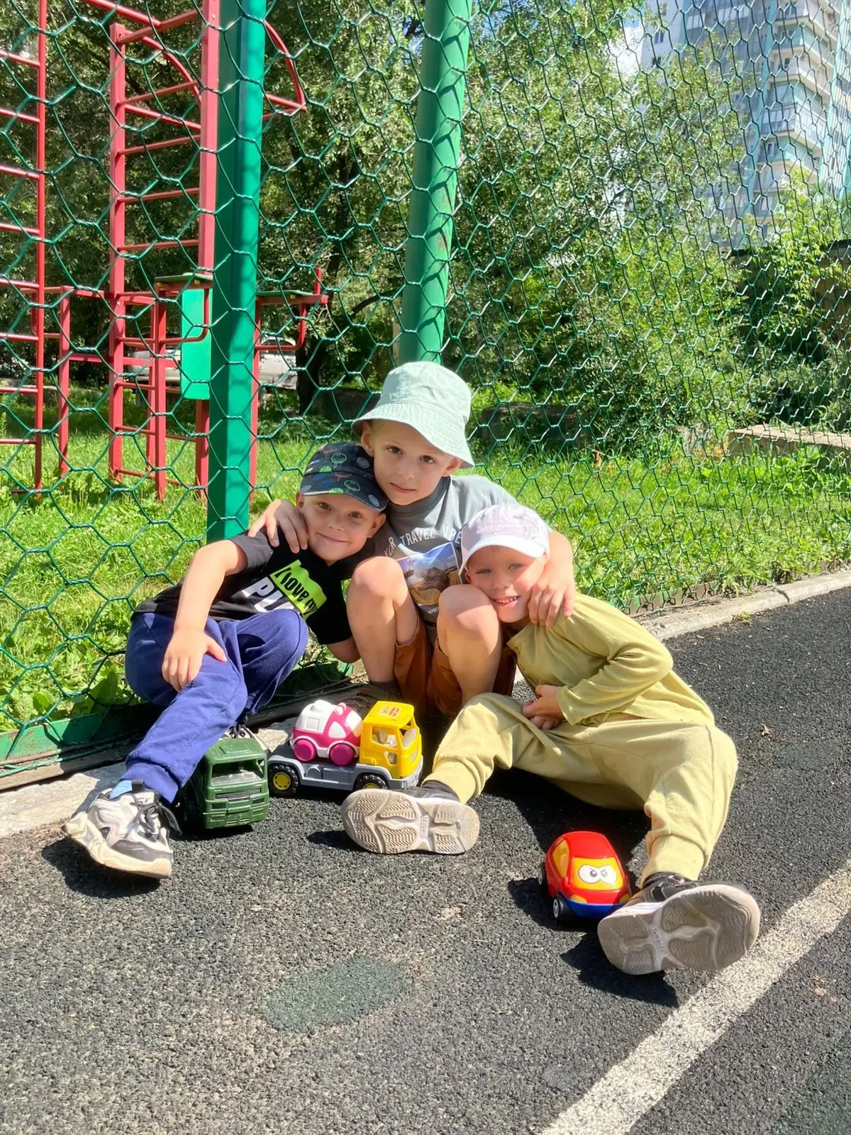Лето совсем близко! А это значит, что запись в наш летний детский клуб на июнь уже идёт...