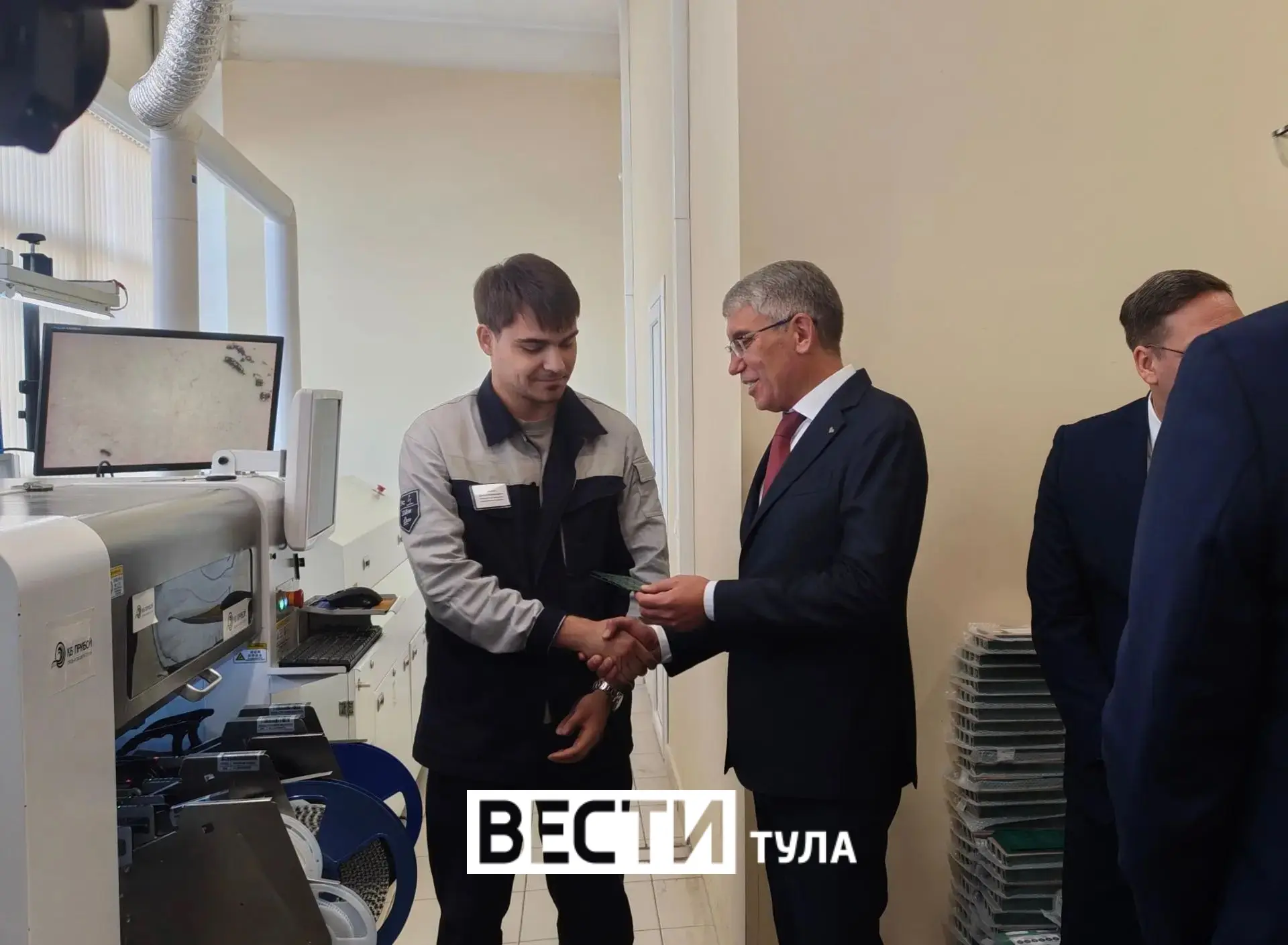 В эти минуты: губернатор Тульской области Дмитрий Миляев встречается с коллективом комп...