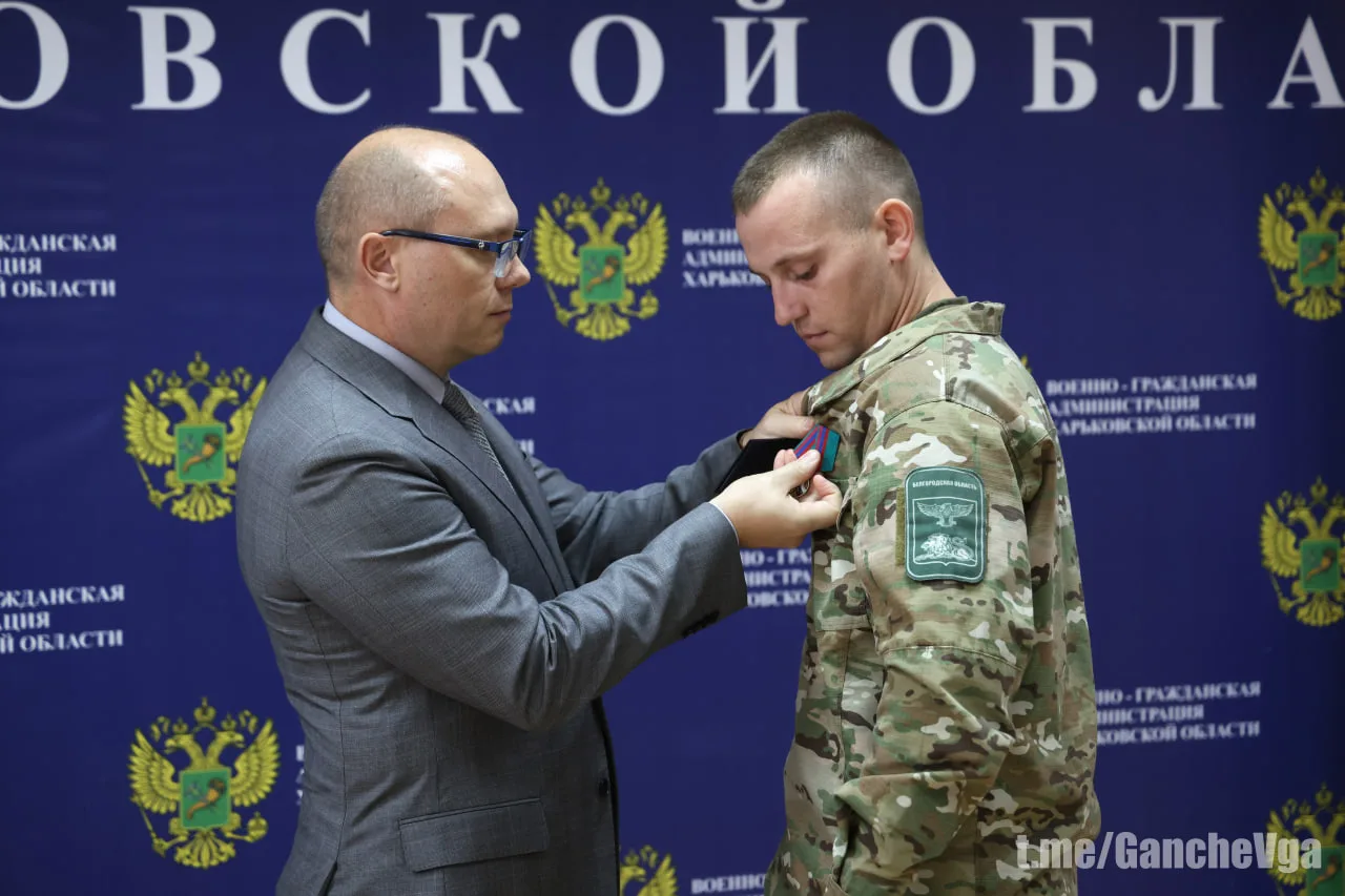 В преддверии Дня России Глава ВГА Харьковской области Виталий Ганчев наградил отличившихся бойцов «Б