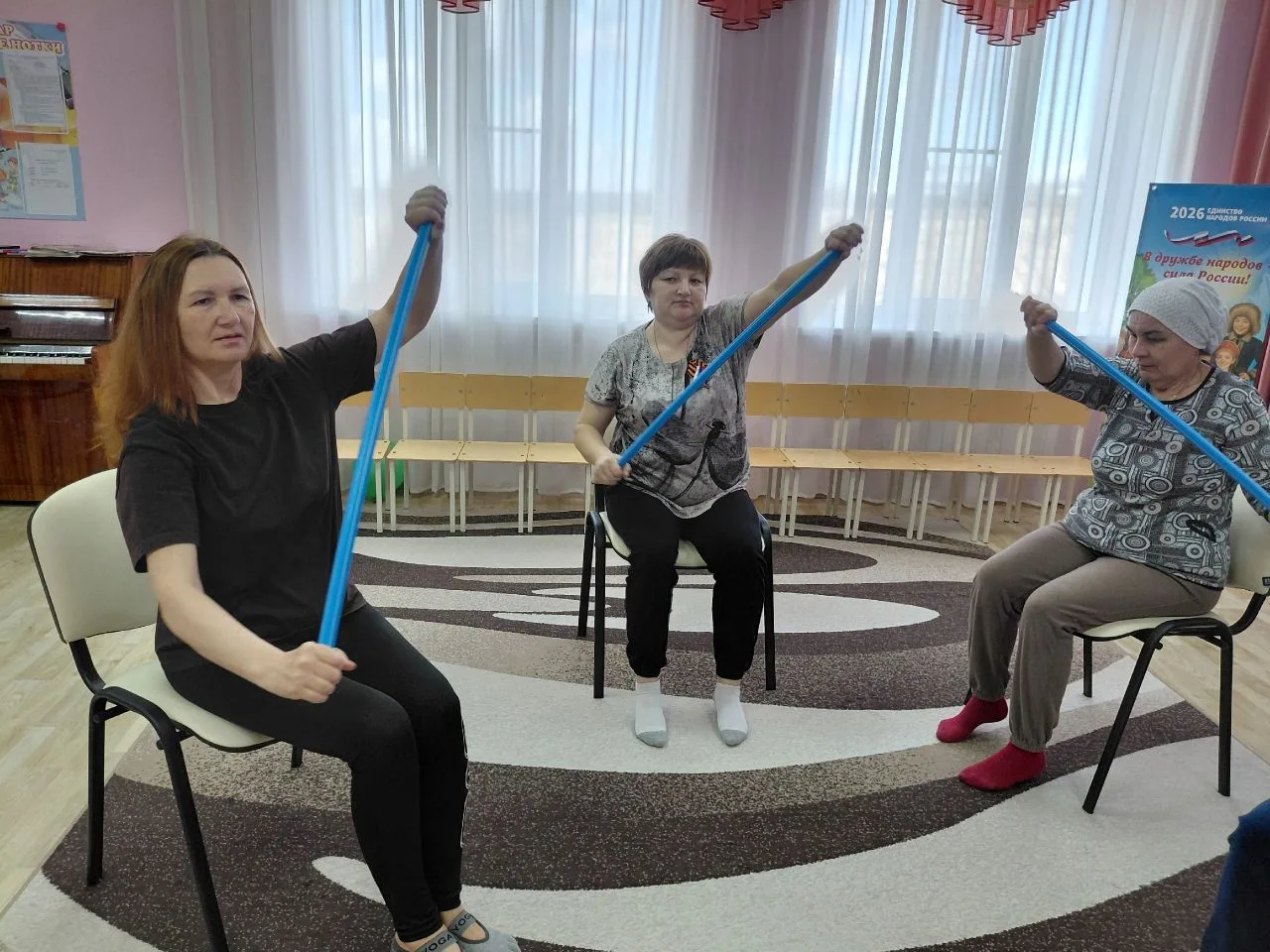 В прекрасный  весенний  день наши сотрудники приняли участие в акции "Активное долголетие", где дела