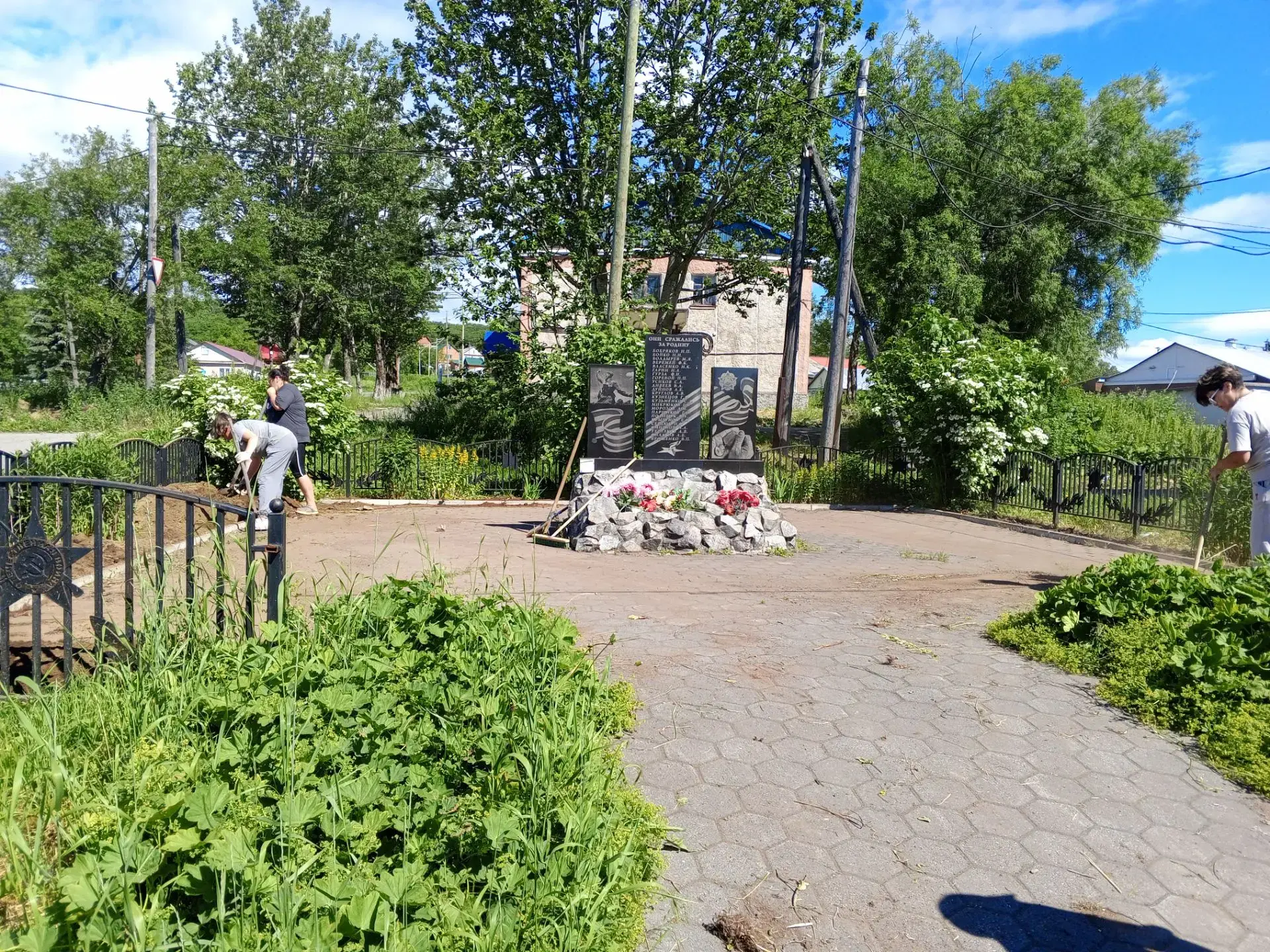⭐Память — это не только гранит монументов и строки на мемориальных досках. Это живые цв...