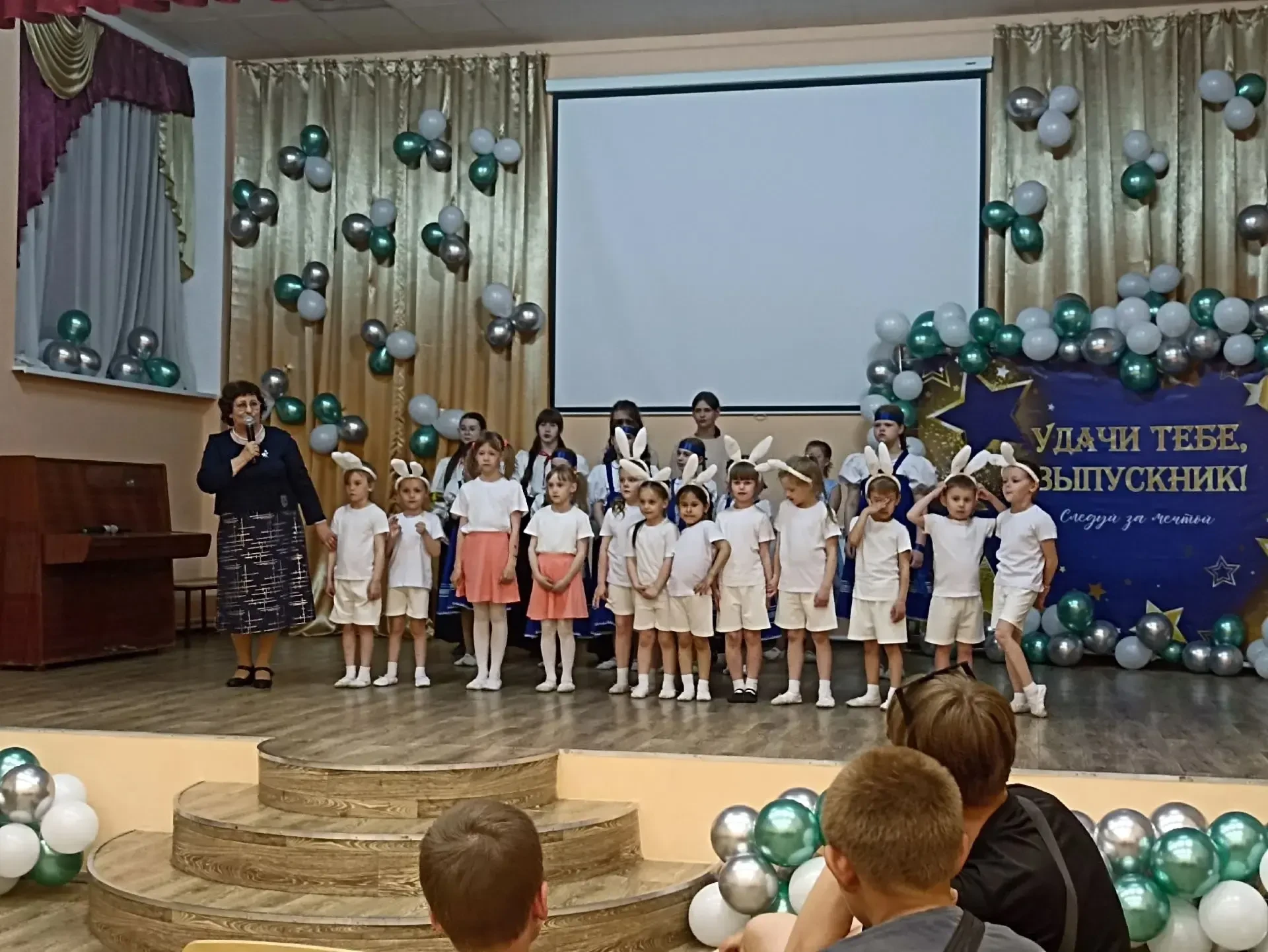 Отчетный концерт коллектива "Живые камни": Традиция, творчество, достижения.                        