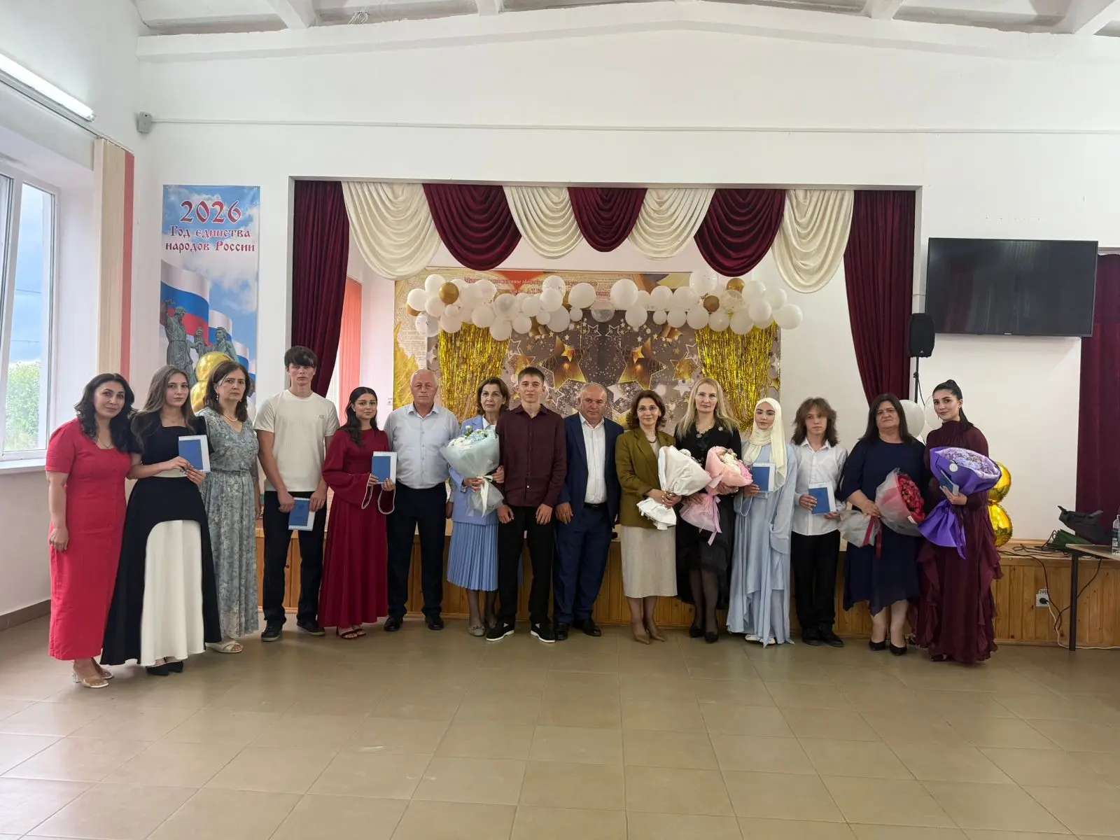 «Дорогие выпускники! Вот и настал этот волнительный день — позади школьные годы, полные...