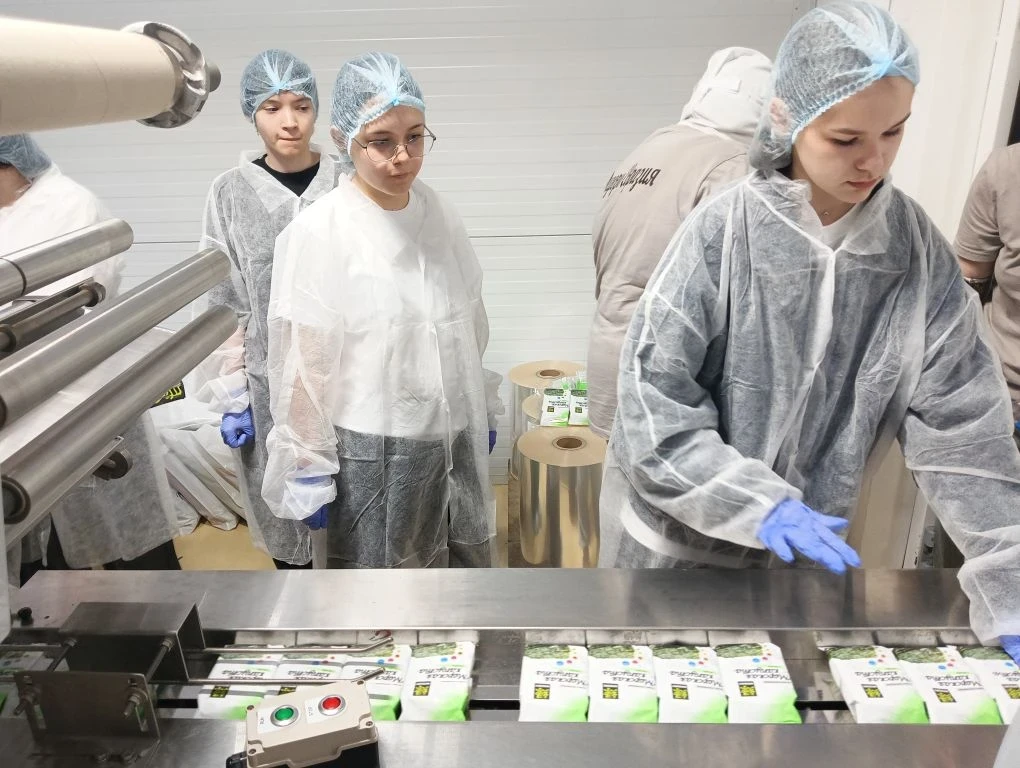 🏭 В мире профессий: наша экскурсия на «Мидори Евразия»! 🚀  Сегодня, 17 апреля, учащиеся нашей школы 