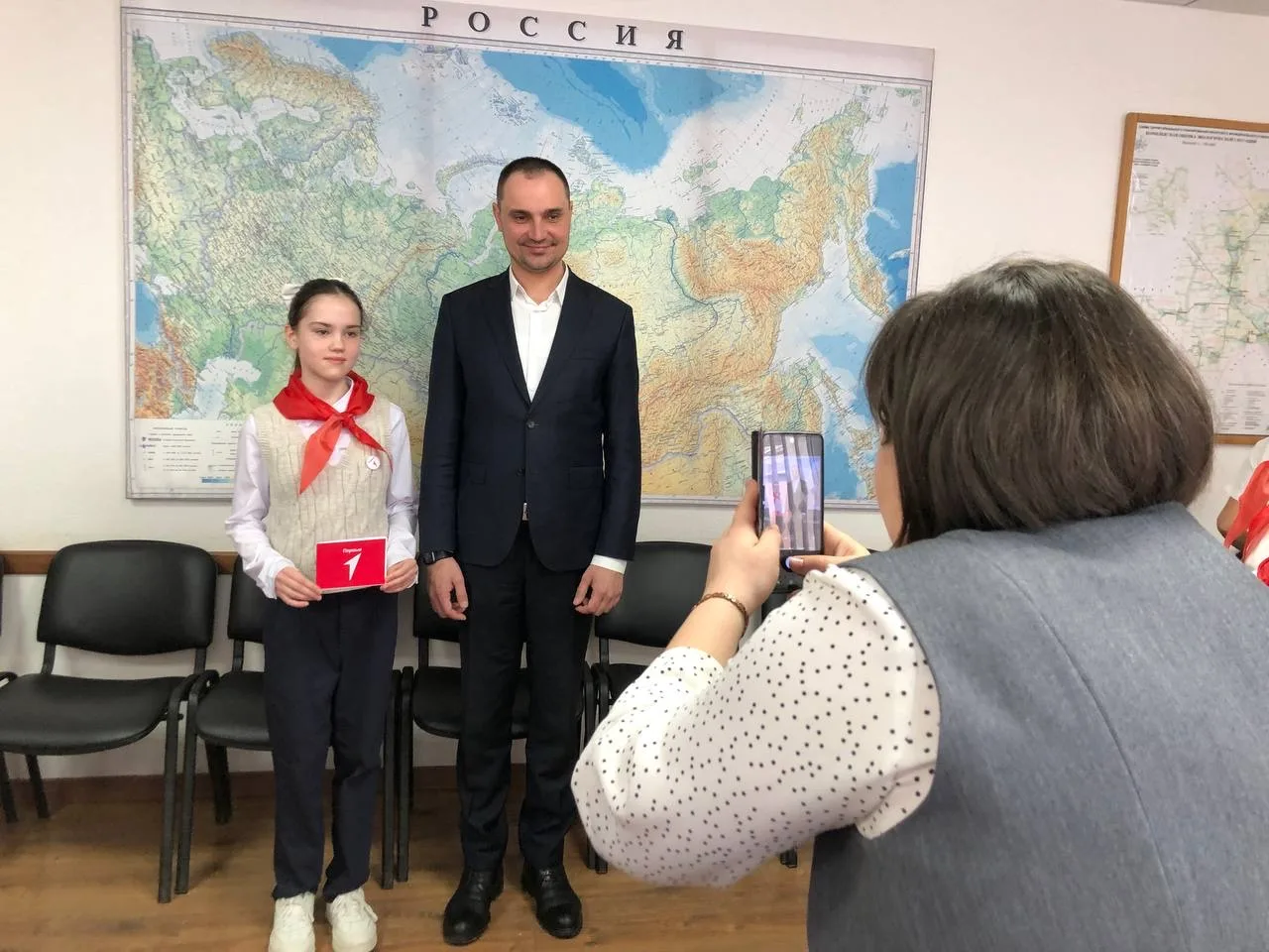 Новые активисты в рядах Движения Первых 🇷🇺   В администрации состоялась торжественная церемония посв