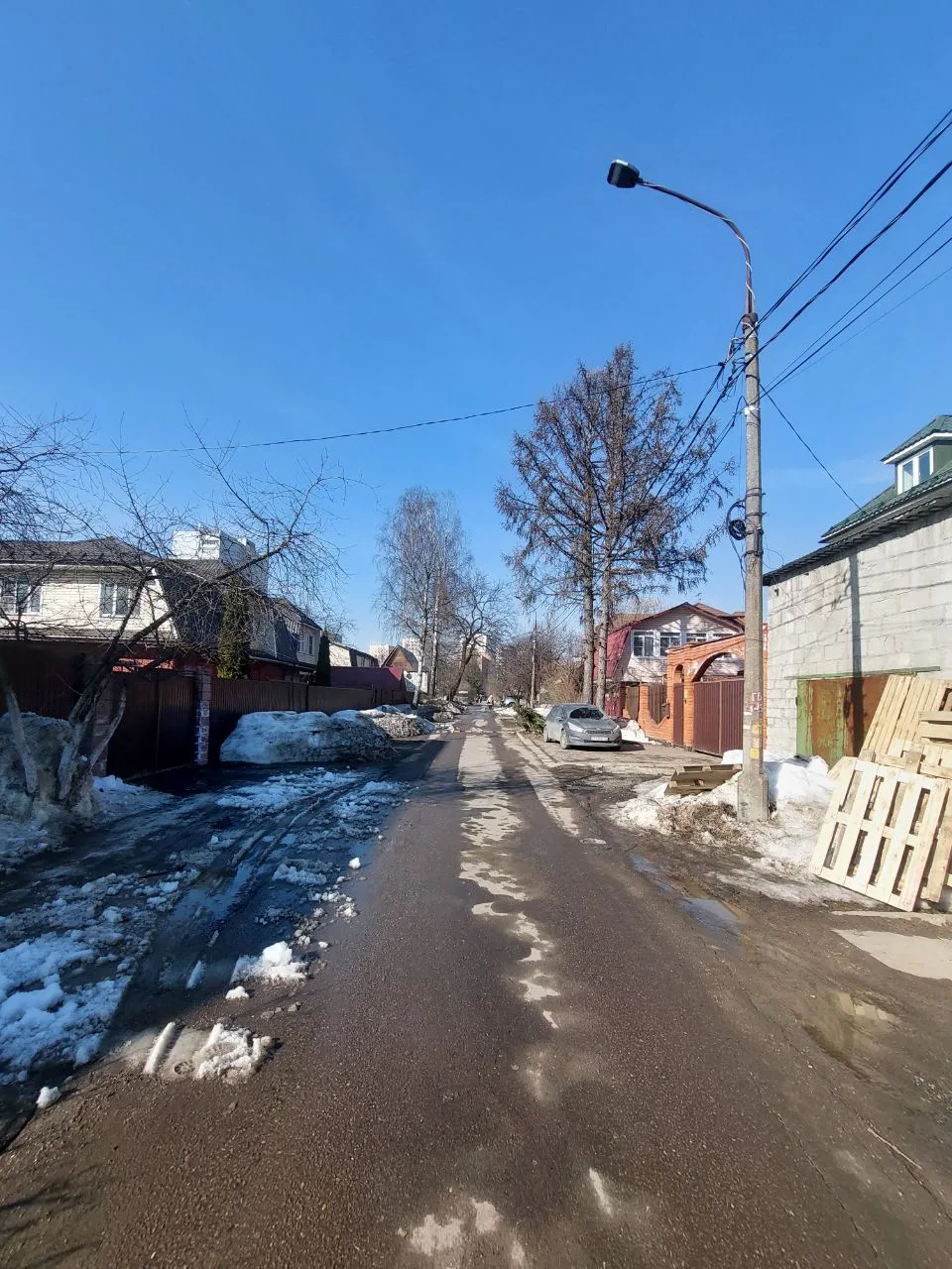 В такую погоду, надо пиво с воблой в парке фигачить, а я в зале потею, не порядок)