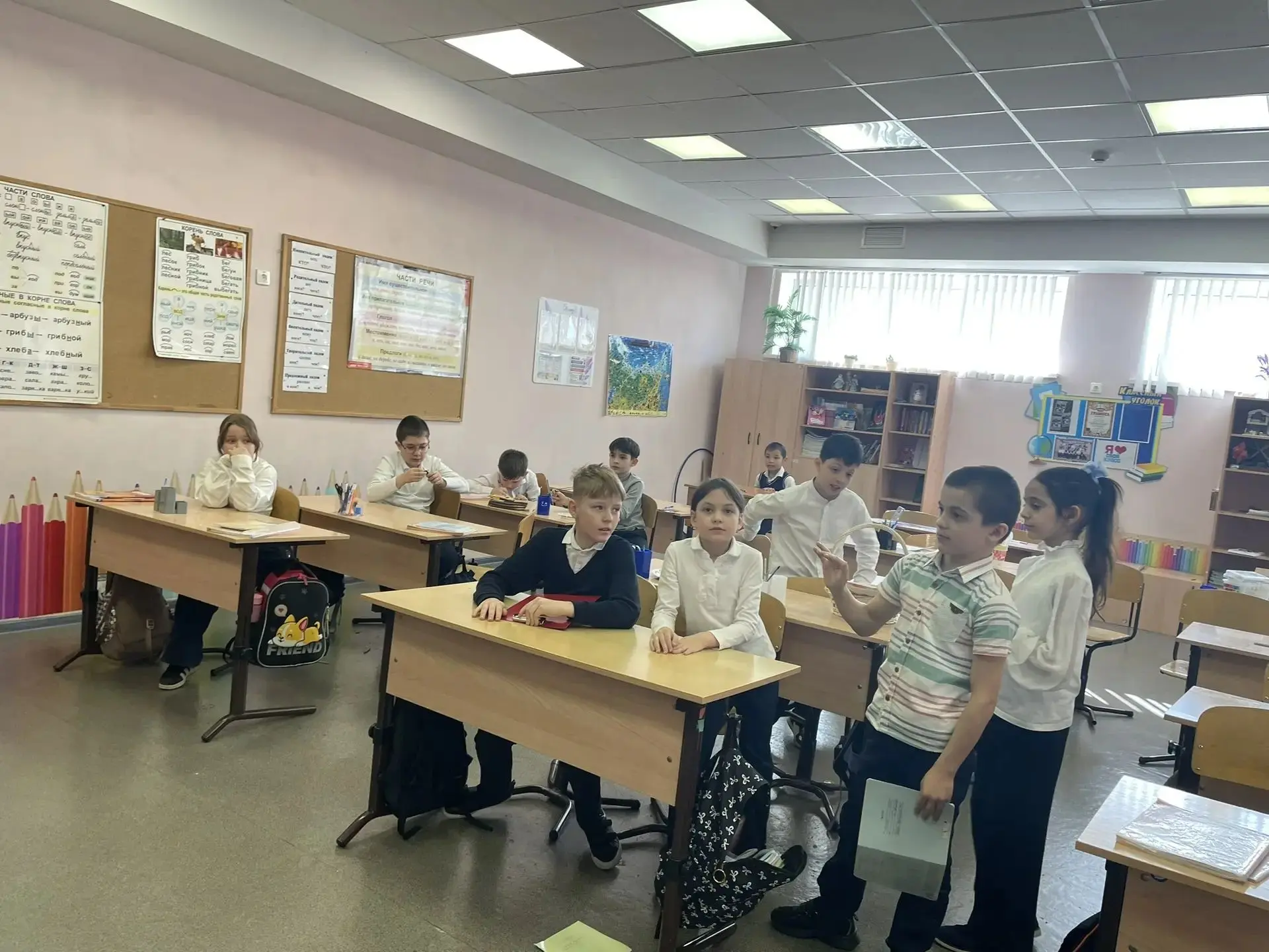 ТЕАТР ЗА 5 МИНУТ В преддверии Всемирного дня театра в школе было проведено мероприятие. Это настояще