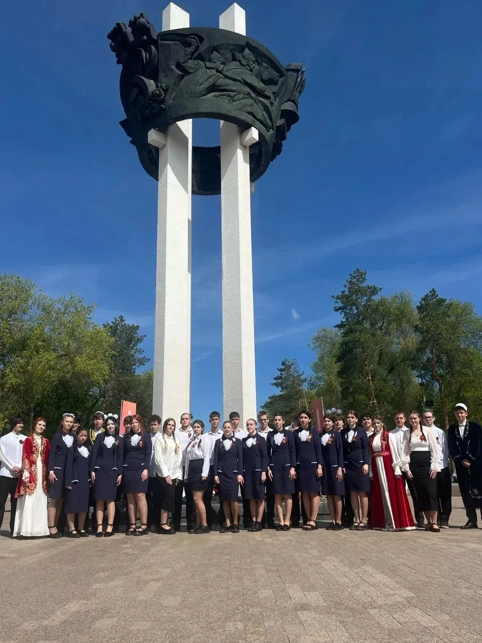 💃 Мелодия весны и благодарности: студенты ОАТК закружились в «Вальсе Победы»!  В Оренбуржье вновь пр