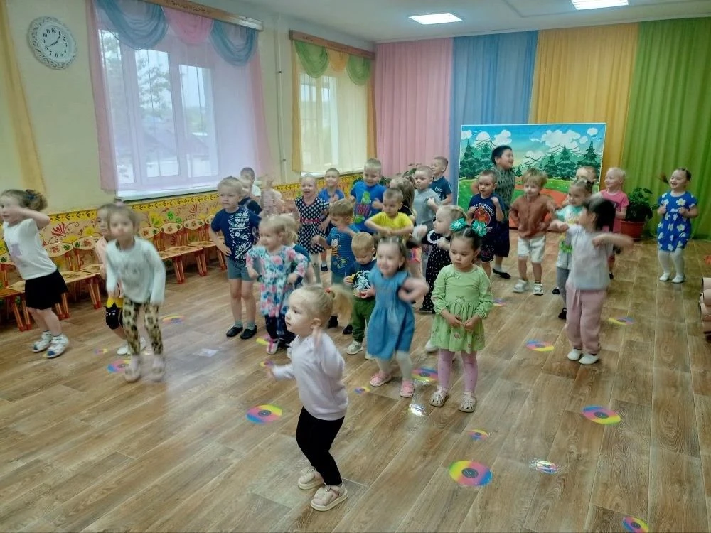 🎉 Музыкальная зарядка в детском саду №44 посёлка Полуночное! 🎉👷‍♀️👷‍♂️ Сотрудники Д...
