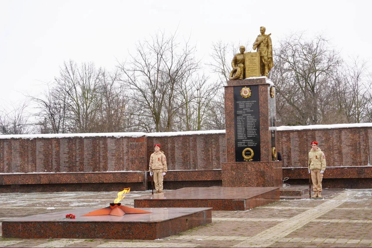 Сегодня,   в рамках мероприятий, приуроченных   к  82-ой годовщине полного снятия блокады Ленинграда