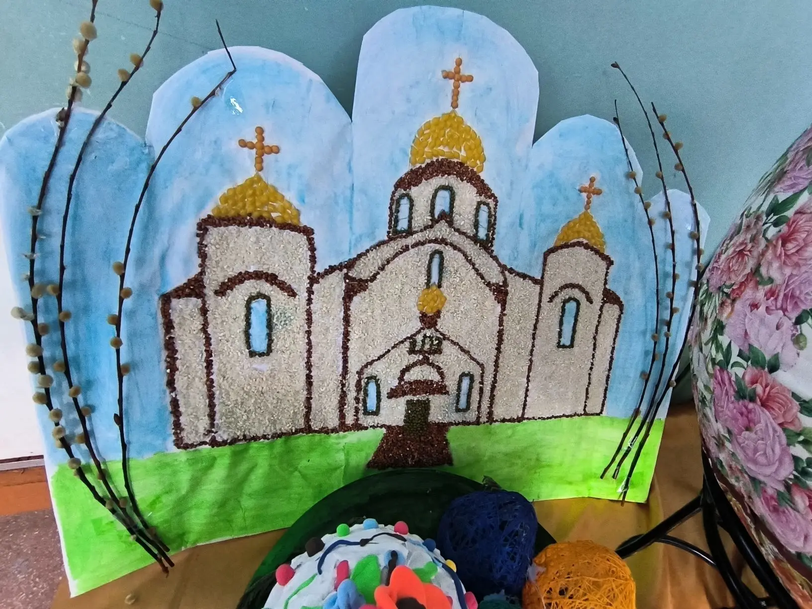 ✨ Светлый праздник в творческих работах: в нашей школе прошла выставка поделок к Пасхе.   В преддвер