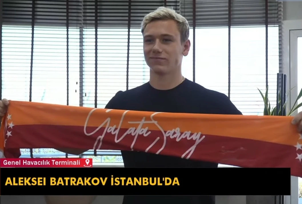 ⚡ Батраков приземлился в Стамбуле. Фанаты заждались.