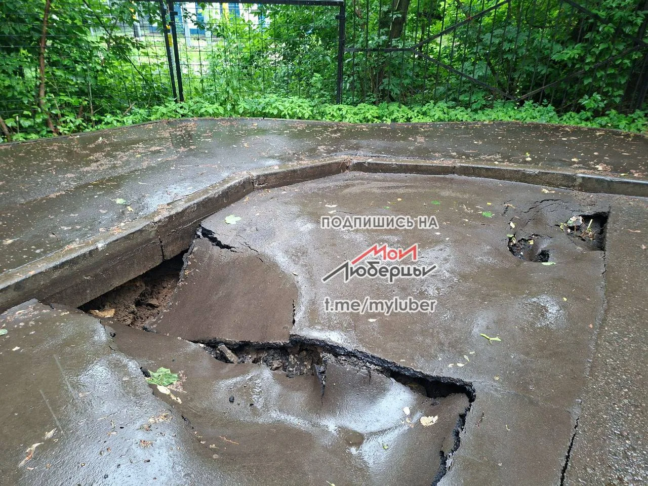 Провал на улице Володарского в Люберцах.