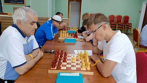 Ревдинцы приняли участие в командном чемпионате России по рапиду (шахматный турнир). Он...