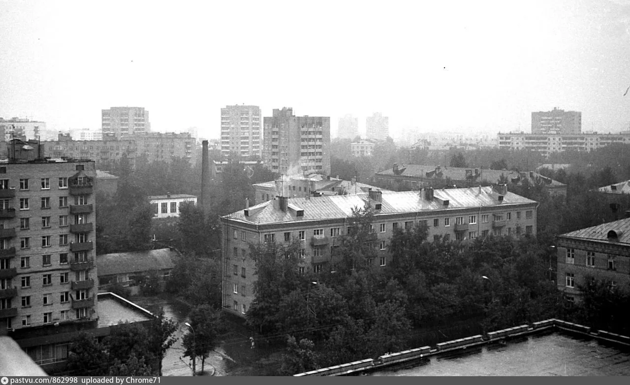 Улица Юных Ленинцев, дома 7 и 27 14 (вид из окна дома 10 15 корп 2)