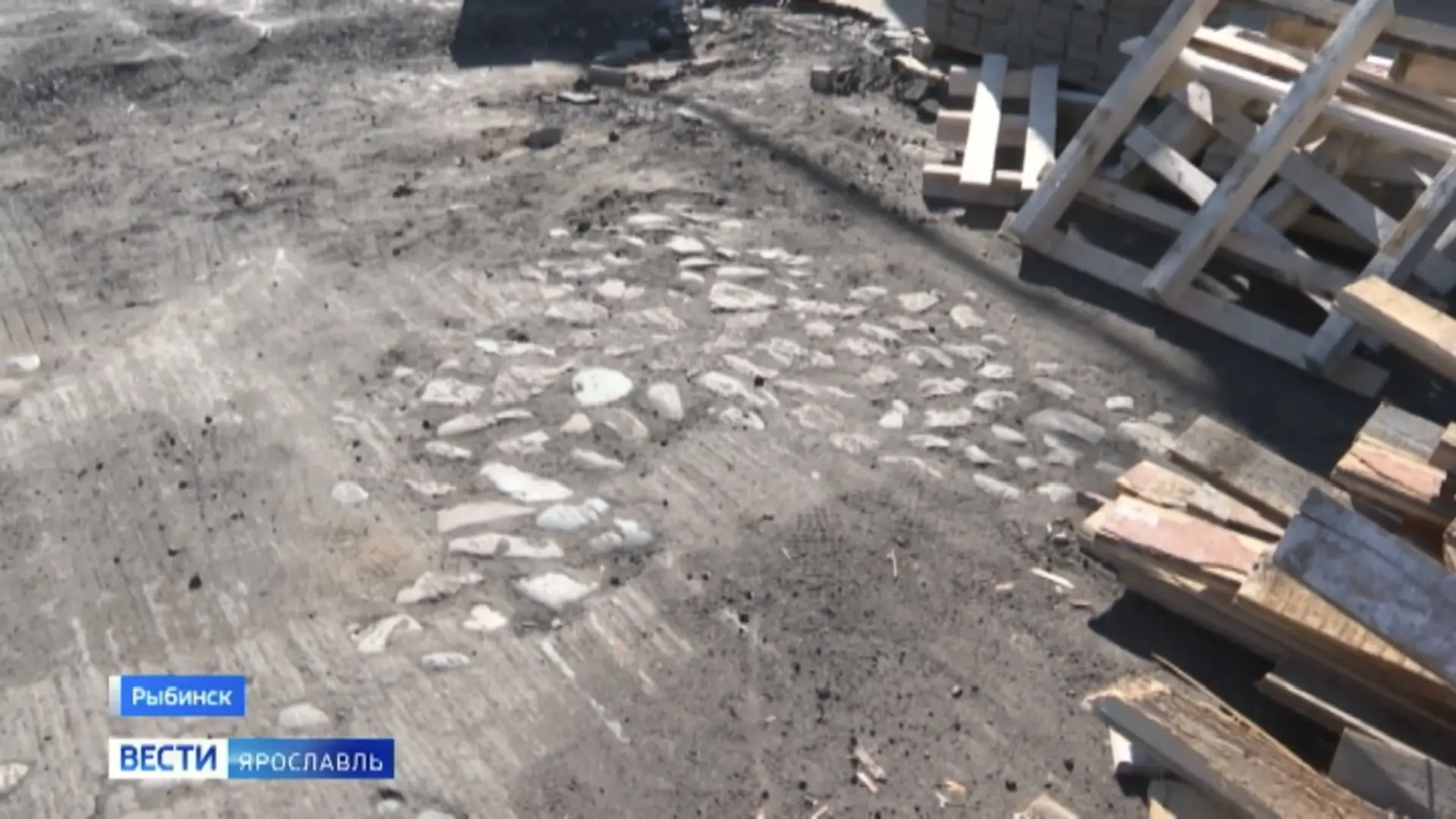 🪨🏛️ Привет из прошлого: в Рыбинске обнаружили мостовую под асфальтом  🛠️ На Соборной площади во врем