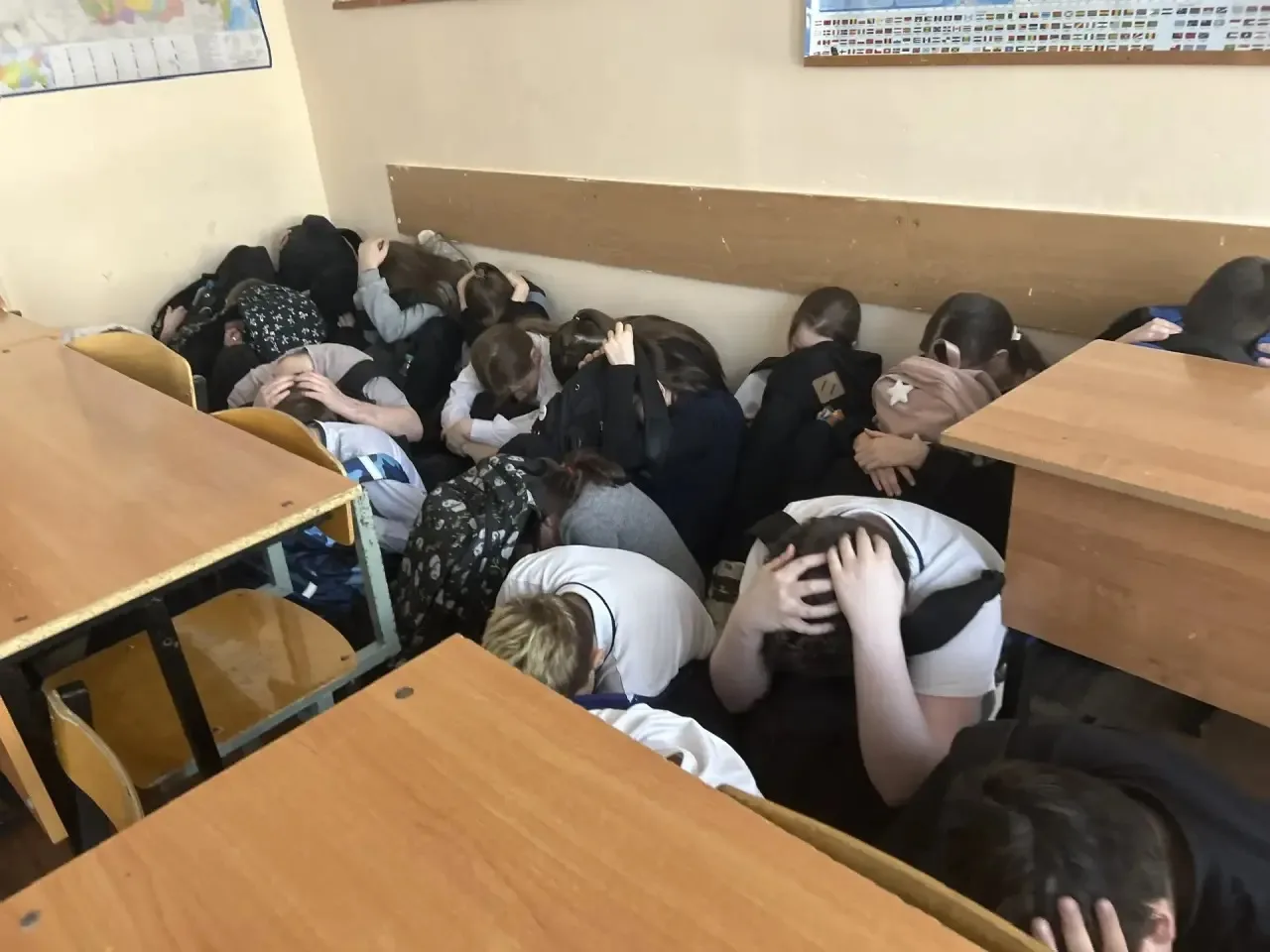 21.04  учащиеся, сотрудники школы и работники охраны приняли участие во  Всероссийских учениях по пр