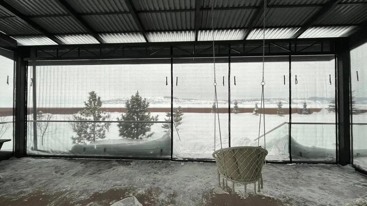 Немного зимнего архива от наших партнёров.
На фото терраса, закрытая материалом Screen: с улицы выгл
