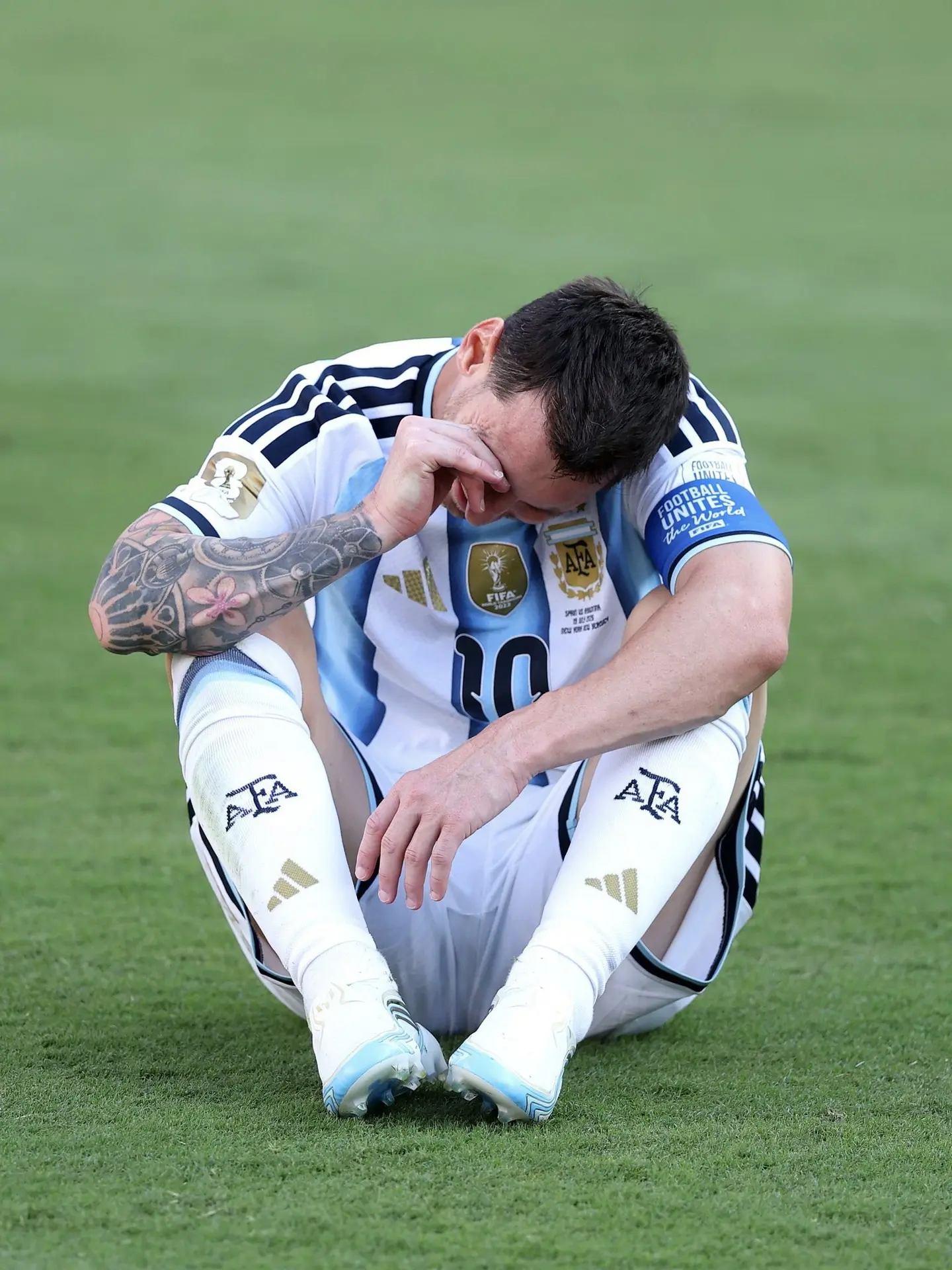 Не плачь Лео, мы с тобой! 💔