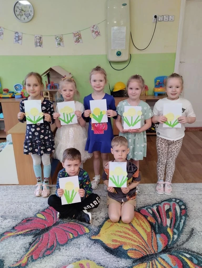 Маленькое солнце в ладошках ☀️

Всемирный день одуванчика — казалось бы, странный праздник. Но тольк