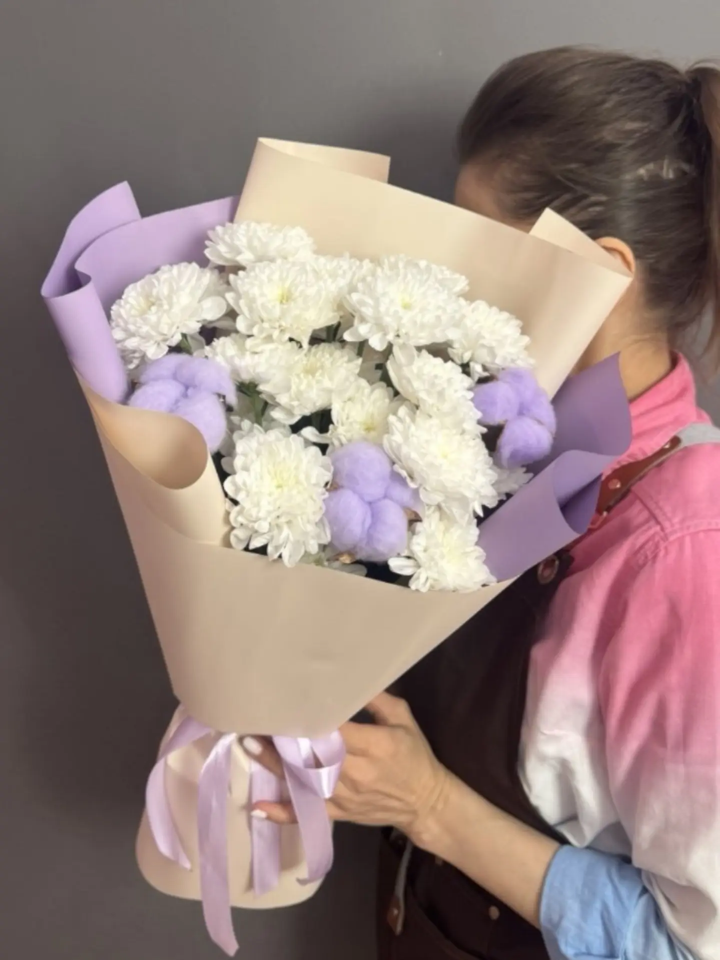 💜Авторский букет из белых кустовых хризантем и хлопка