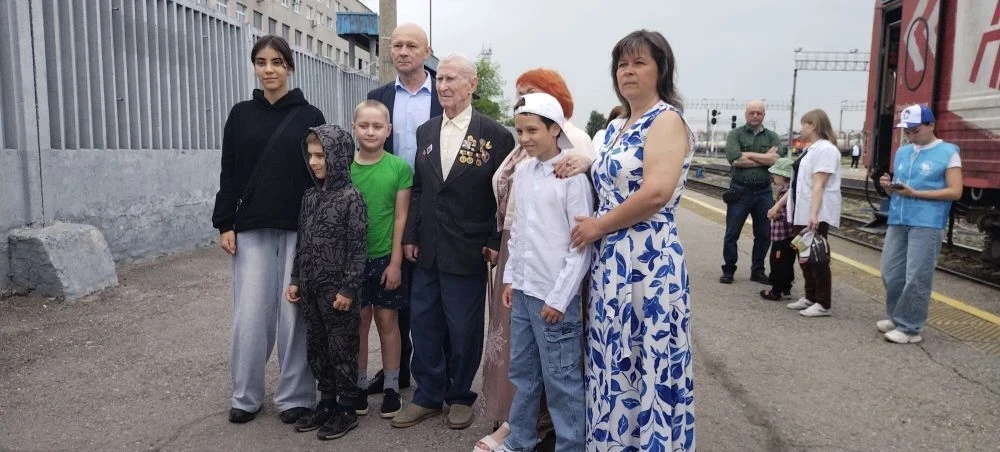 Семьи участников СВО окунулись в историю на выставке «Поезд Победы». 

   Руководитель Комитета семе