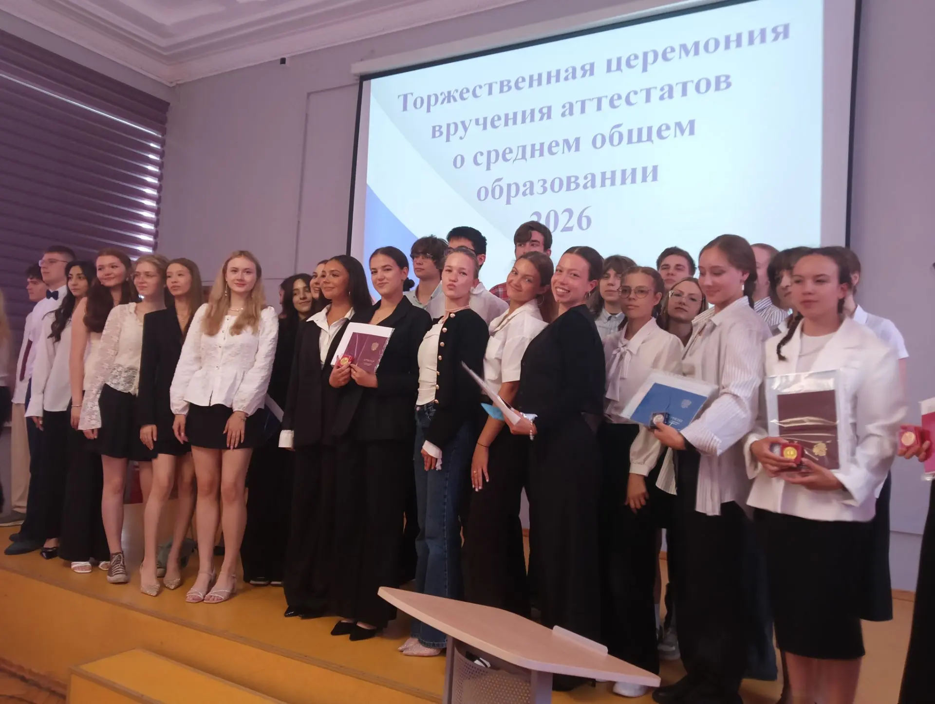 38 выпускников выходят из гимназии во взрослую жизнь. Успешные и талантливые молодые люди, прекрасно