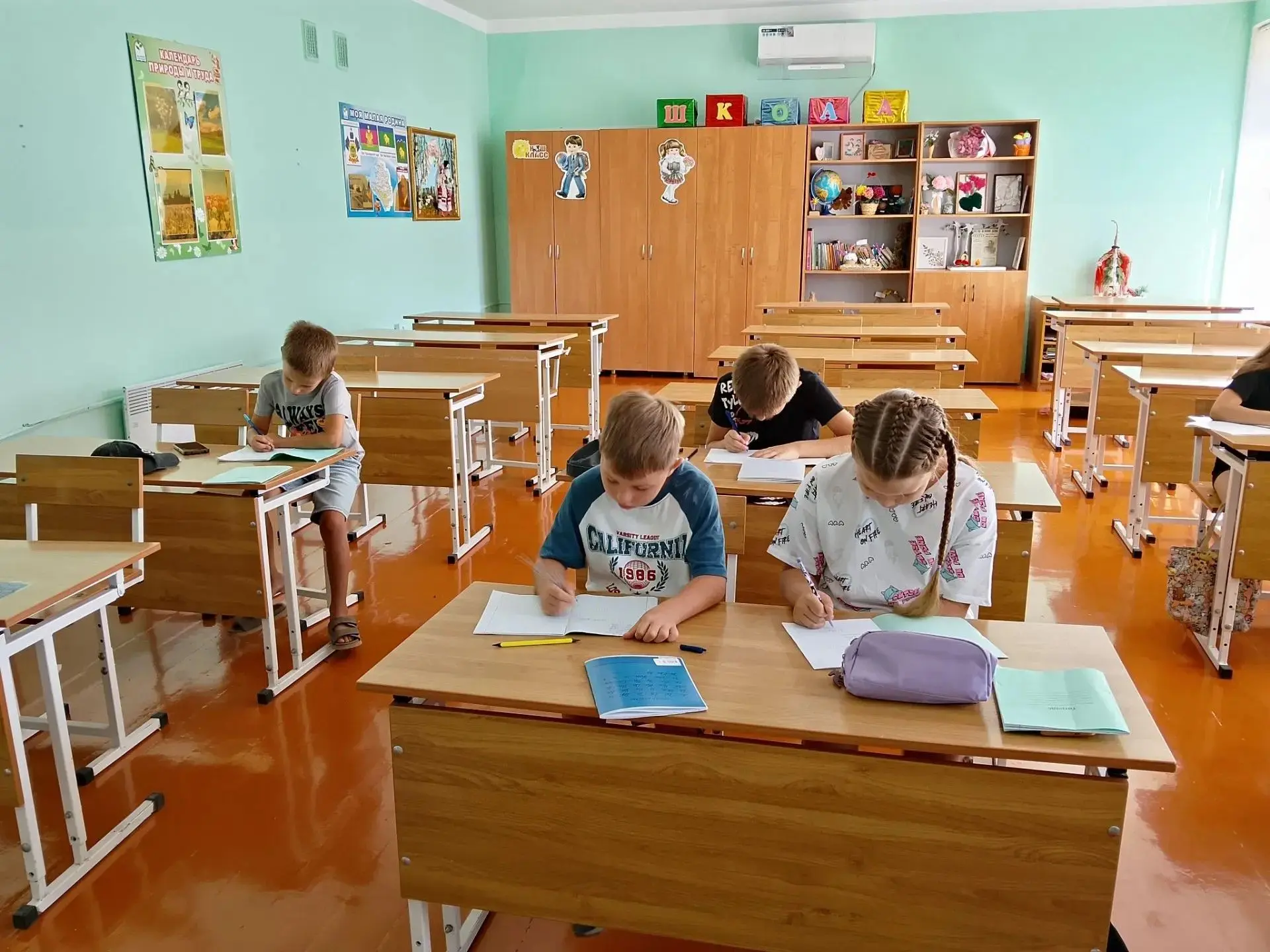 Лето на школьной площадке пролетает незаметно! На протяжении всей смены наши ученики с ...