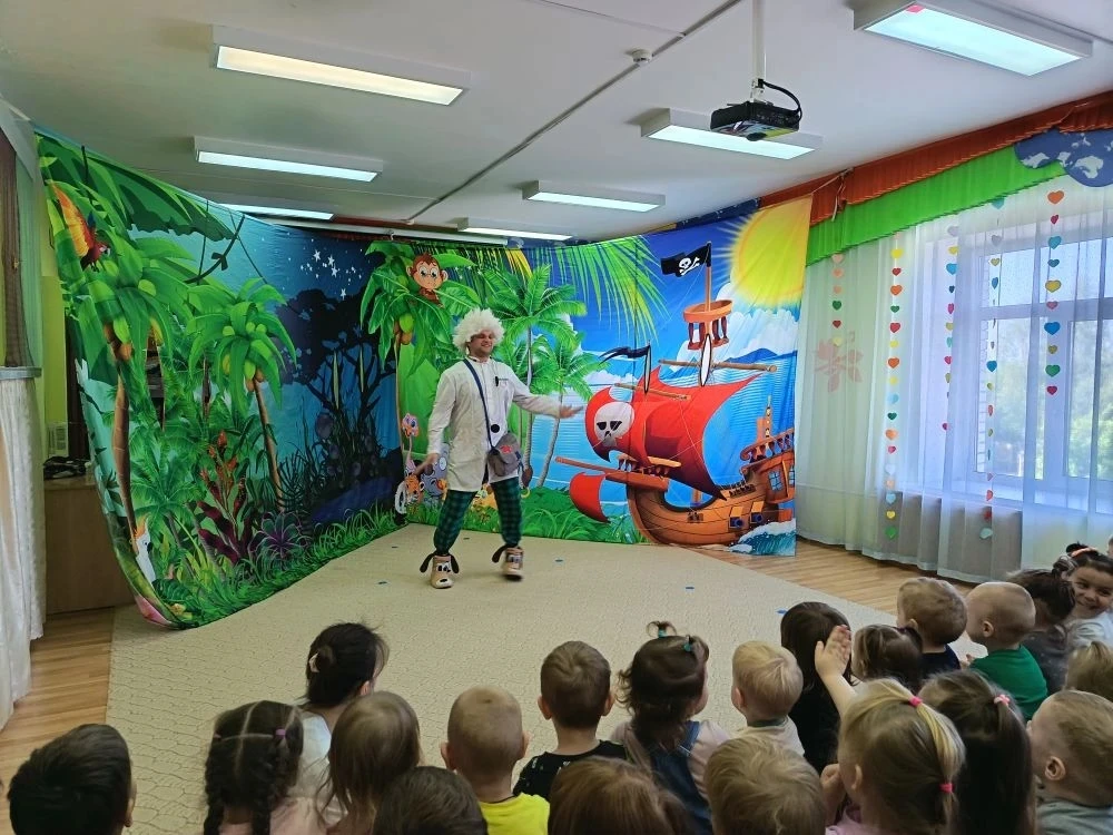 Сегодня для ребят состоялся яркий и добрый спектакль «Приключения Доктора Айболита».