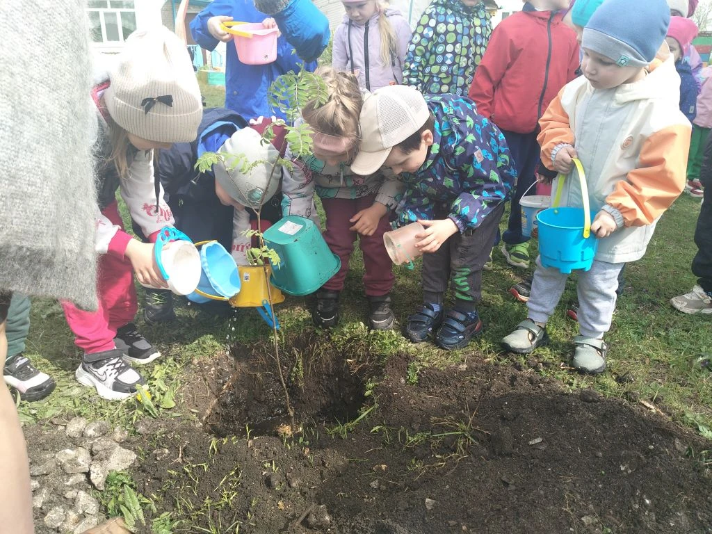🌱В нашем детском саду  прошло очень важное событие. Выпускники подготовительных групп ...