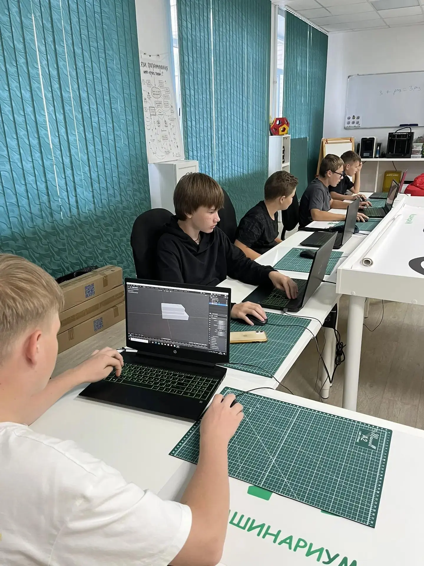 У кого как, а у нас занятия уже идут полным ходом! 🤖