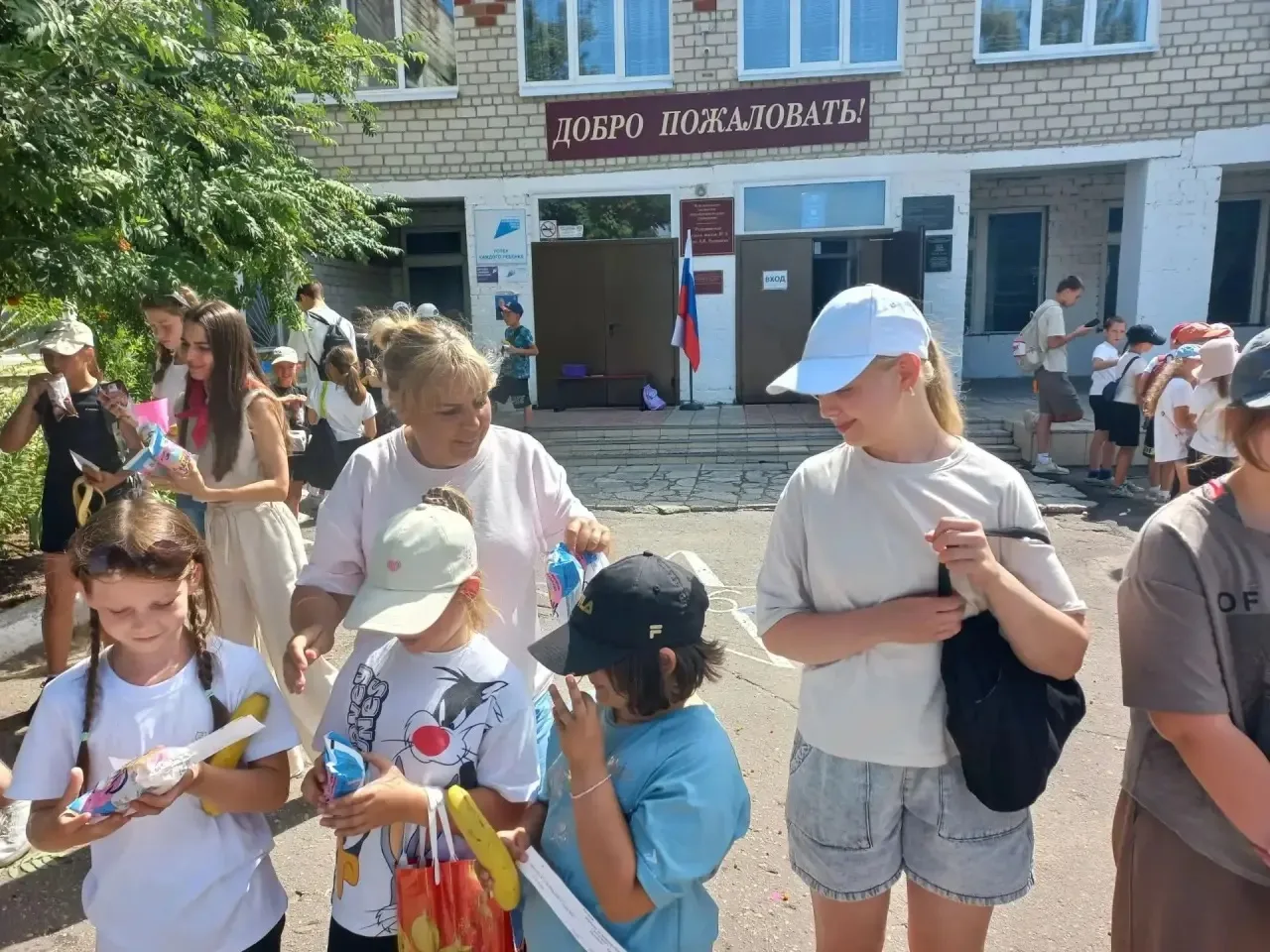 Второй день в нашем пришкольном лагере получился по-настоящему ярким и насыщенным! Он начался с бодр
