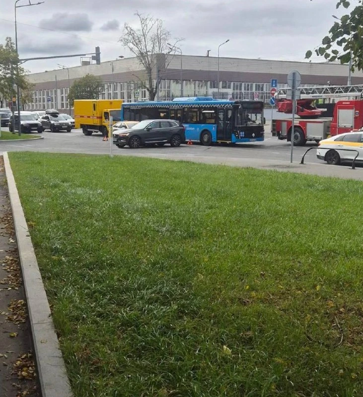 На пересечении проспекта Буденного и Вольной произошла авария.