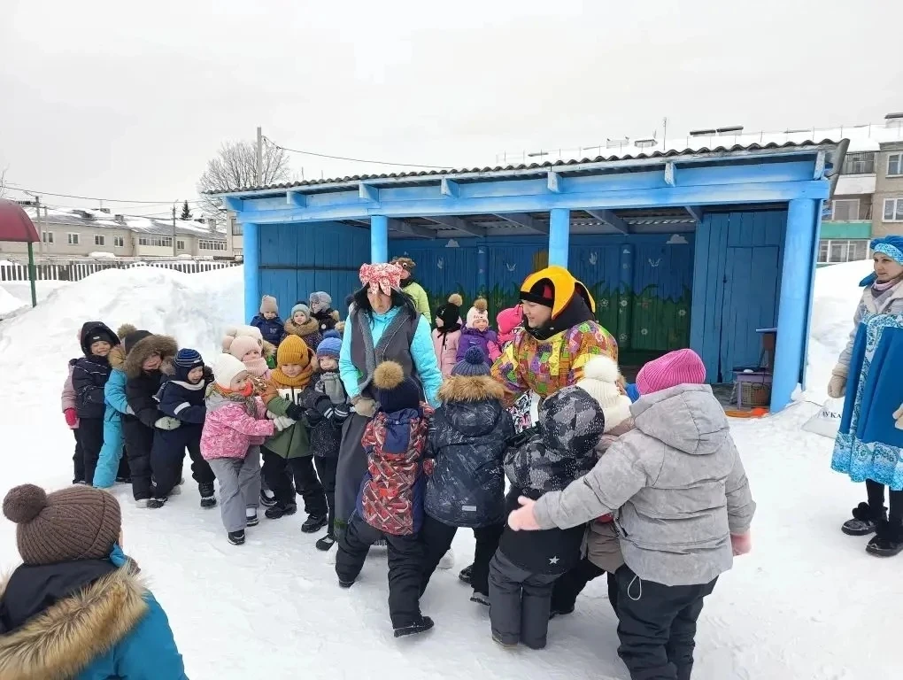 Масленица шумная,