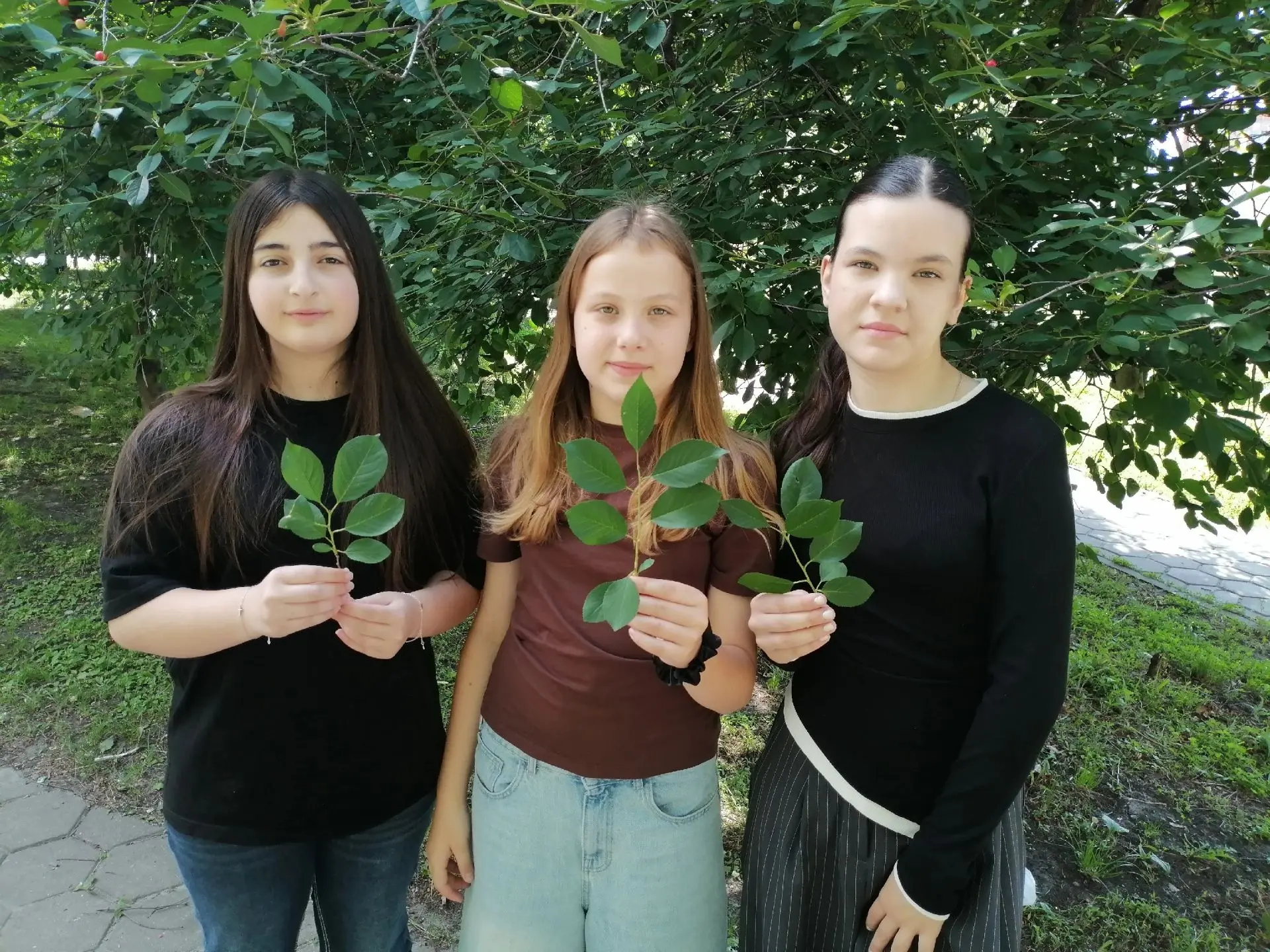 👩👩👩Юные исследователи секции "Ботаника" в рамках летней экологической