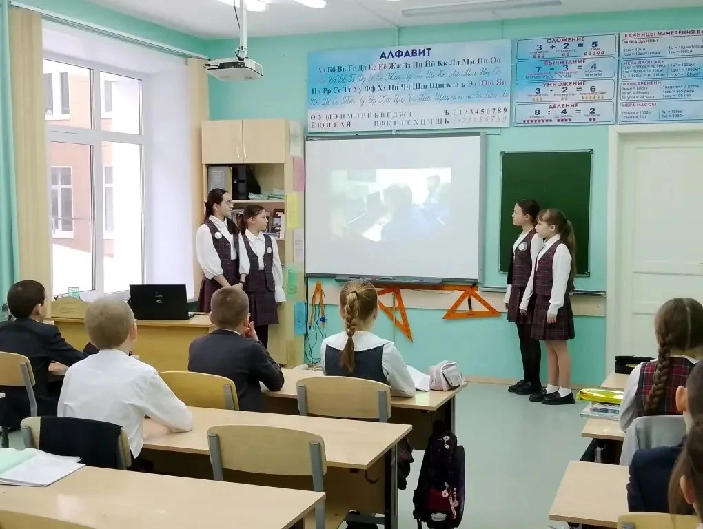 🌠 Космическое приключение 3 «А»: вспоминаем классный час, посвящённый Юрию Гагарину! 🚀  Наставники «