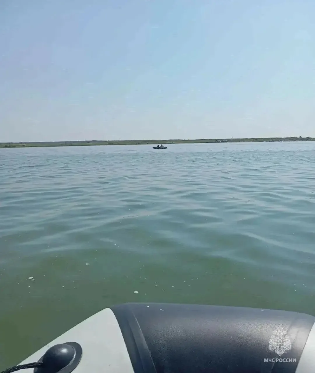 На озере Касарги двум подругам удалось уехать на матрасе на два километра от берега.

Девушки, котор